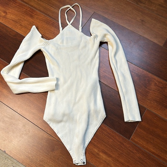 Abercrombie & Fitch Ribbed Bodysuit Diamond Neck Cream Size Small - Picture 2 of 5